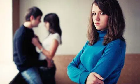 Ngoại tình với em gái vợ, người chồng viết thư cho vợ và nhận cái kết bất ngờ